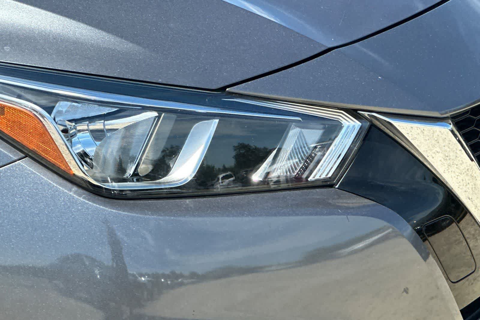 Used 2020 Nissan Versa S FWD image 32