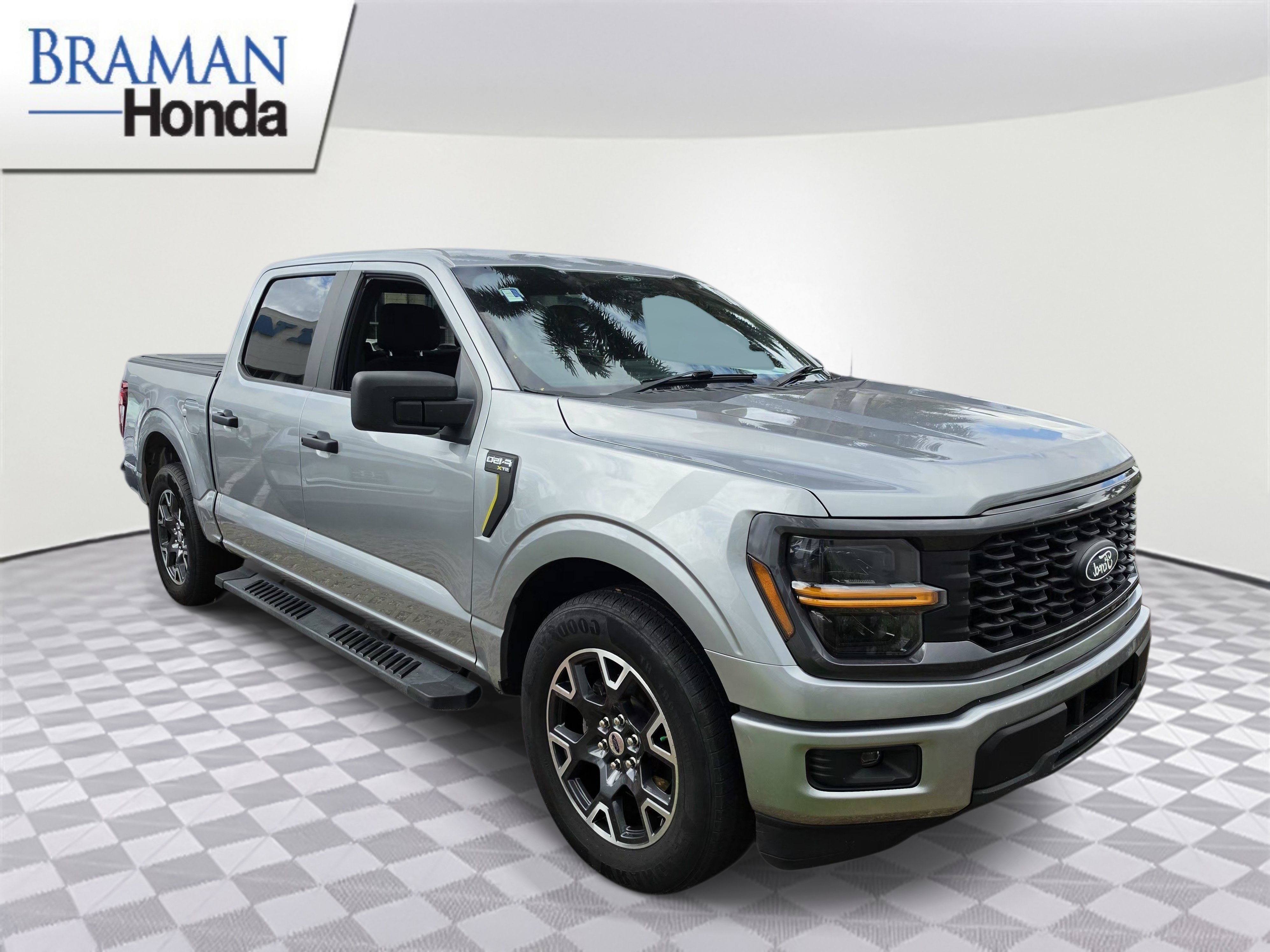Used 2024 Ford F150 STX RWD image 2