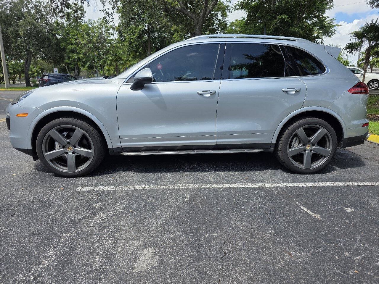 Used 2016 Porsche Cayenne S AWD/4WD image 3