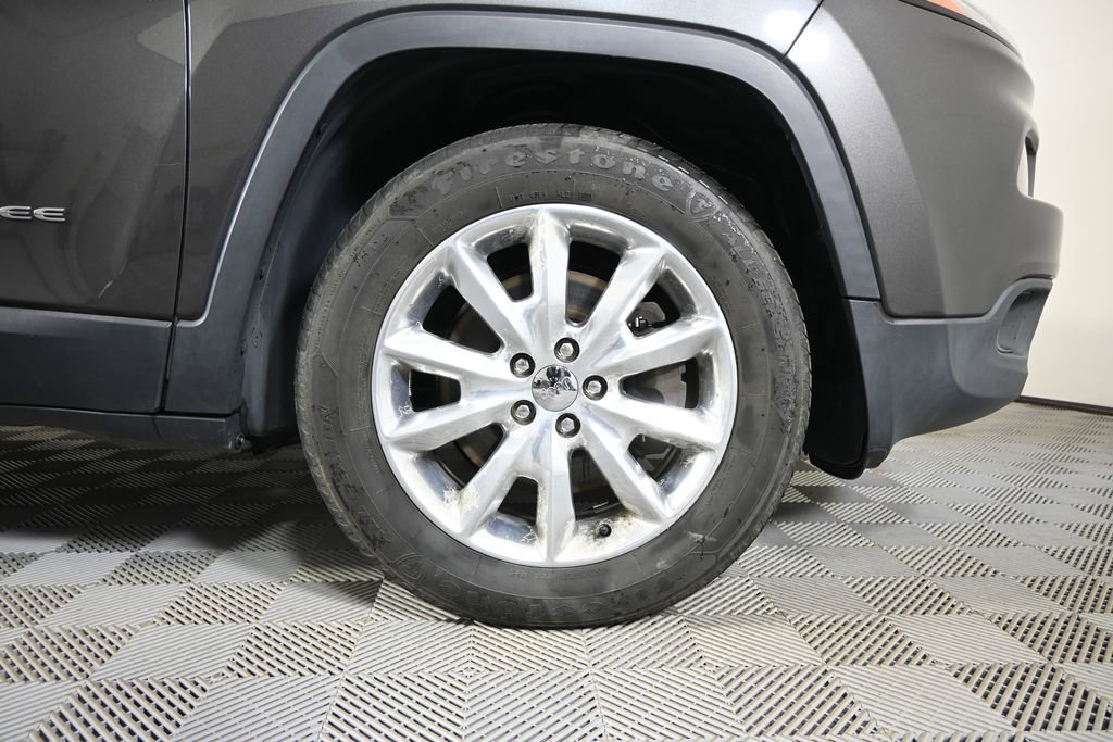 Used 2017 Jeep Cherokee Limited w/ Luxury Group AWD/4WD image 11