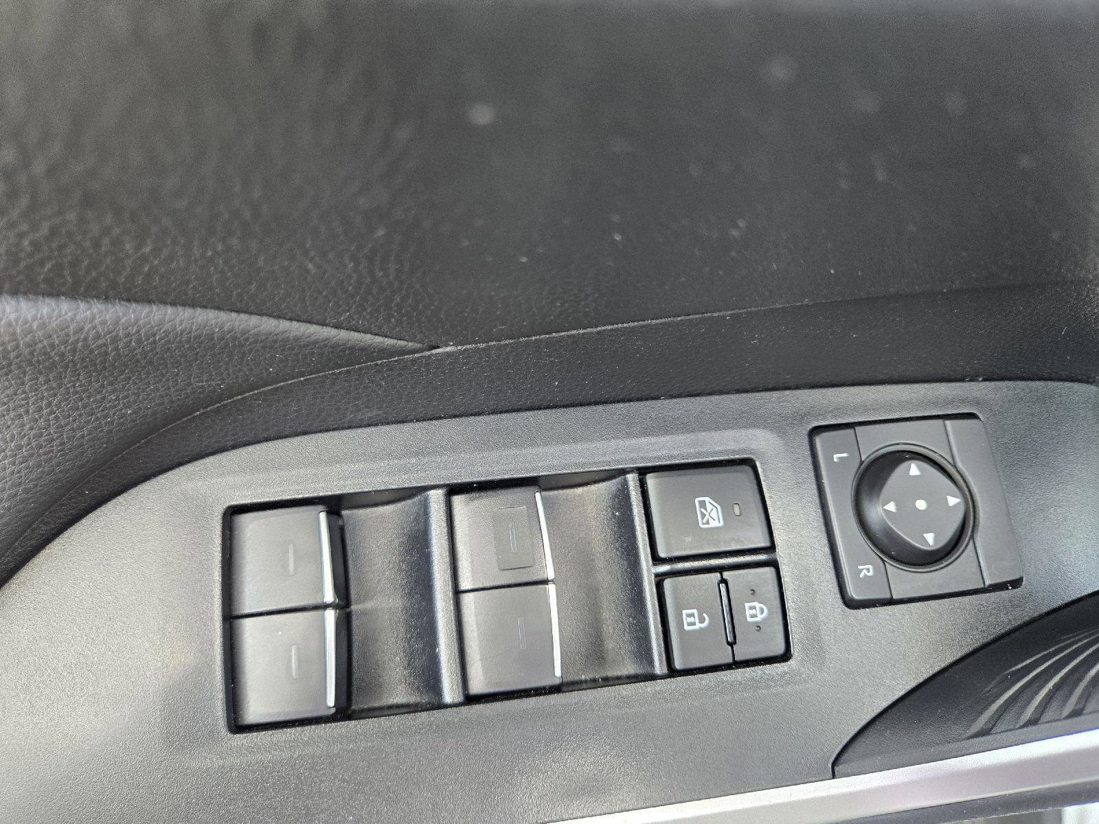 Used 2024 Toyota RAV4 SE image 18