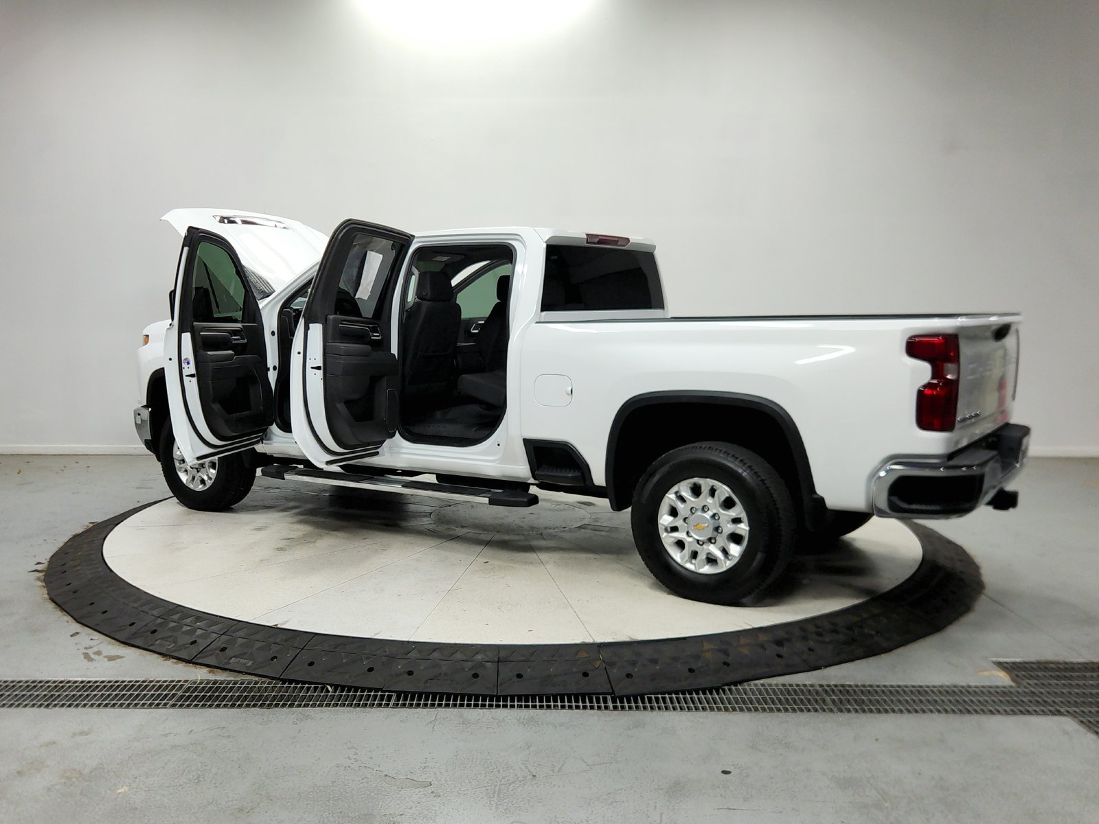 Used 2025 Chevrolet Silverado 2500 LT AWD/4WD image 14