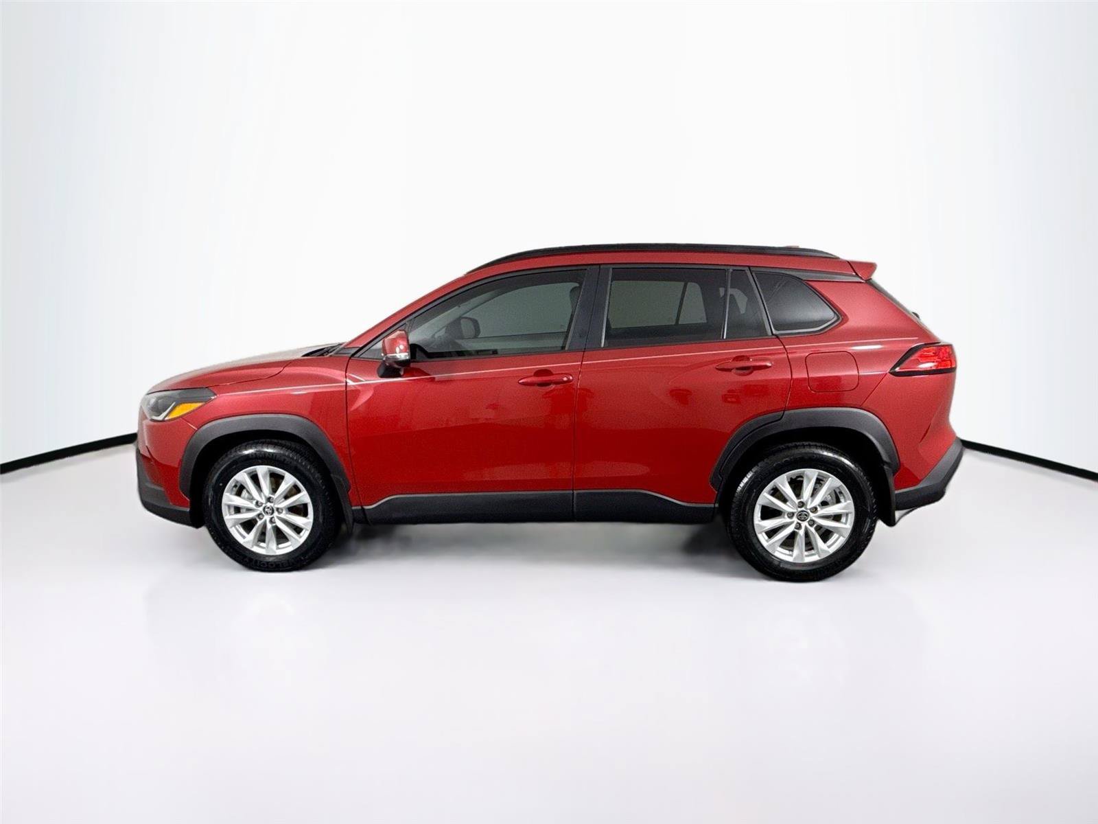 Used 2024 Toyota Corolla Cross LE w/ Moonroof Package FWD image 13