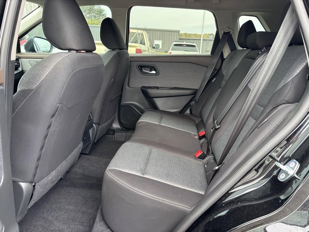 Used 2023 Nissan Rogue SV image 11