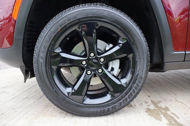 New 2025 Jeep Grand Cherokee Altitude image 23