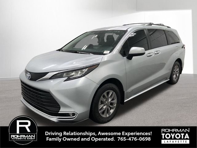 Used 2021 Toyota Sienna XLE FWD image 2