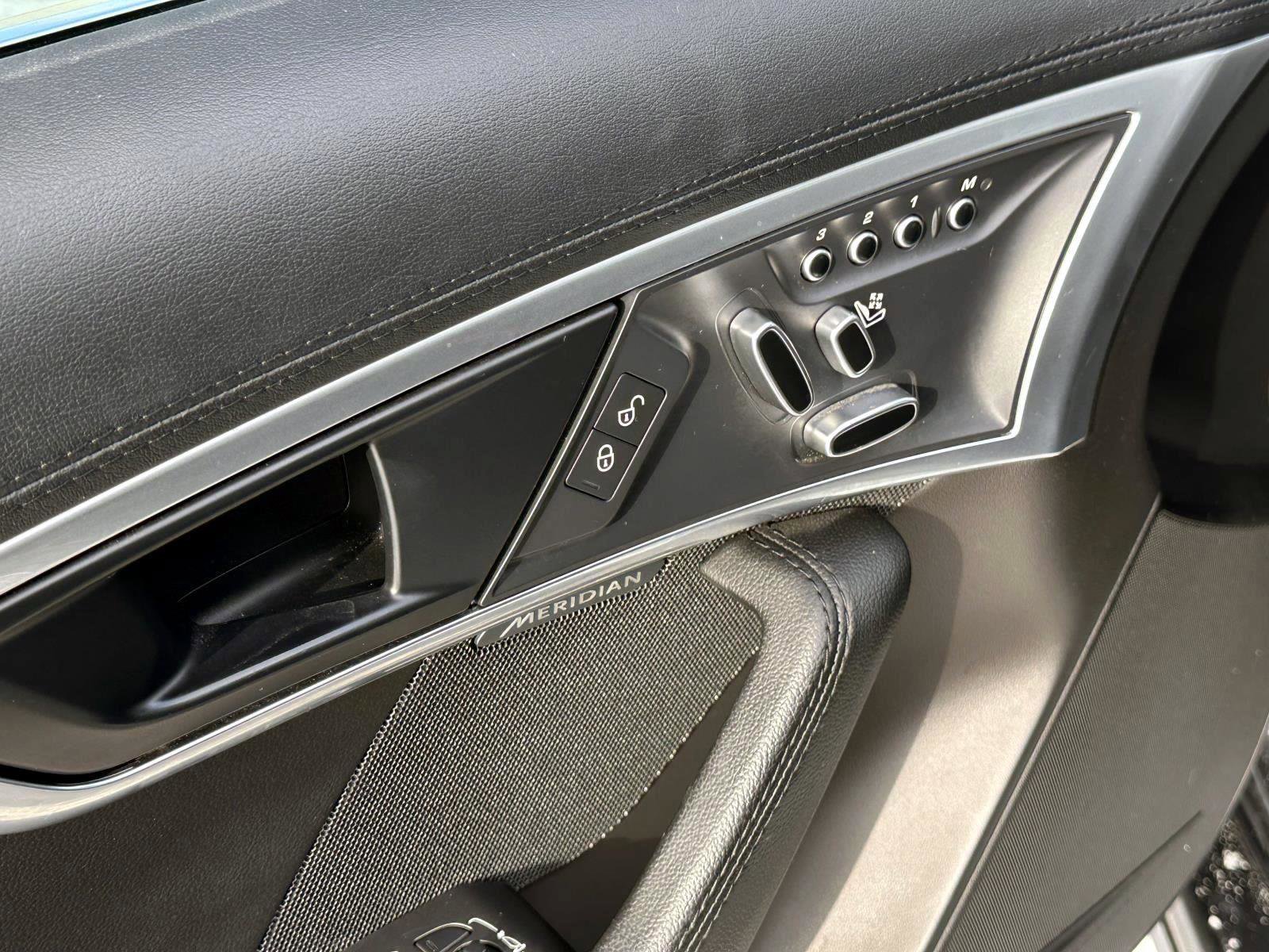 Used 2018 Jaguar F-TYPE 340HP image 15