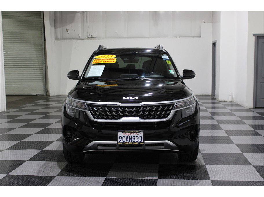 Used 2023 Kia Seltos Nightfall Edition image 2