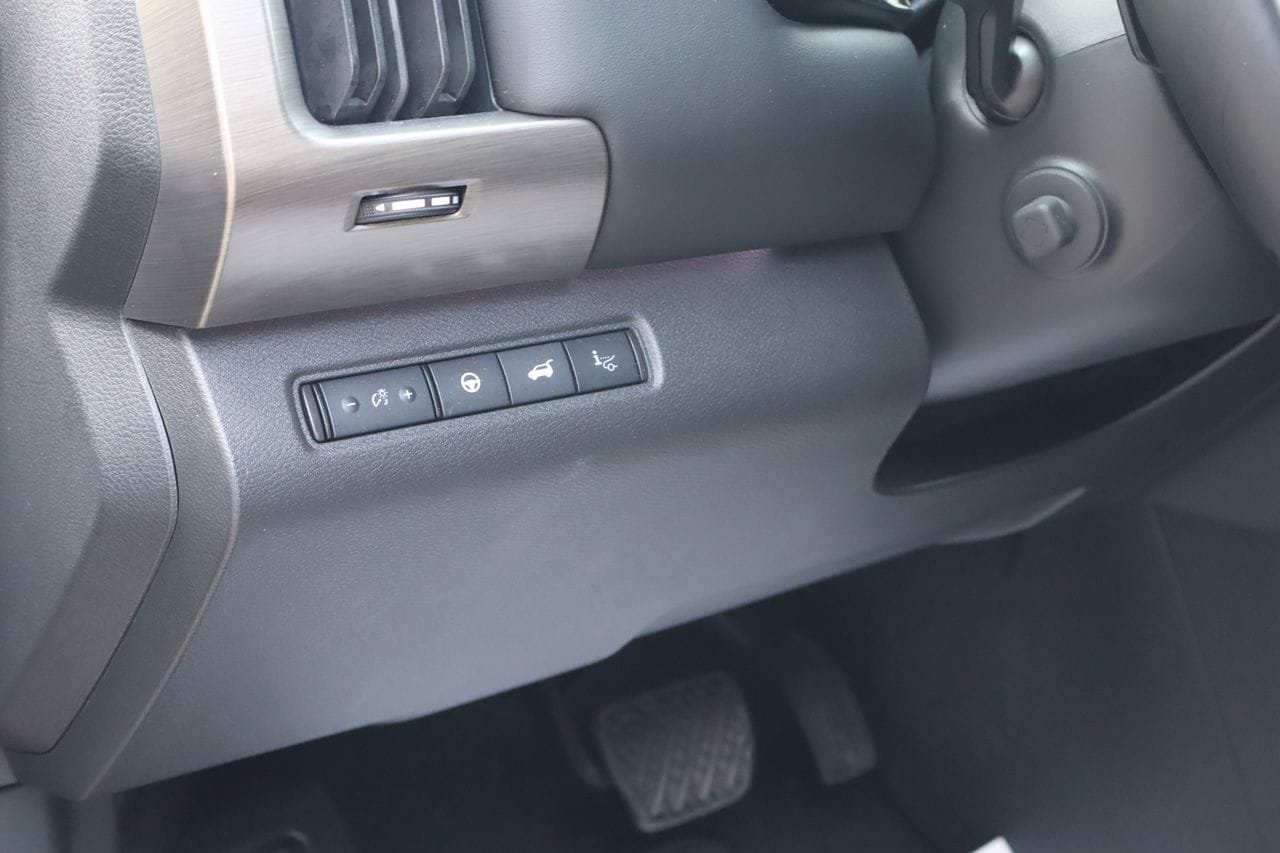 Used 2025 Nissan Pathfinder Platinum FWD image 26