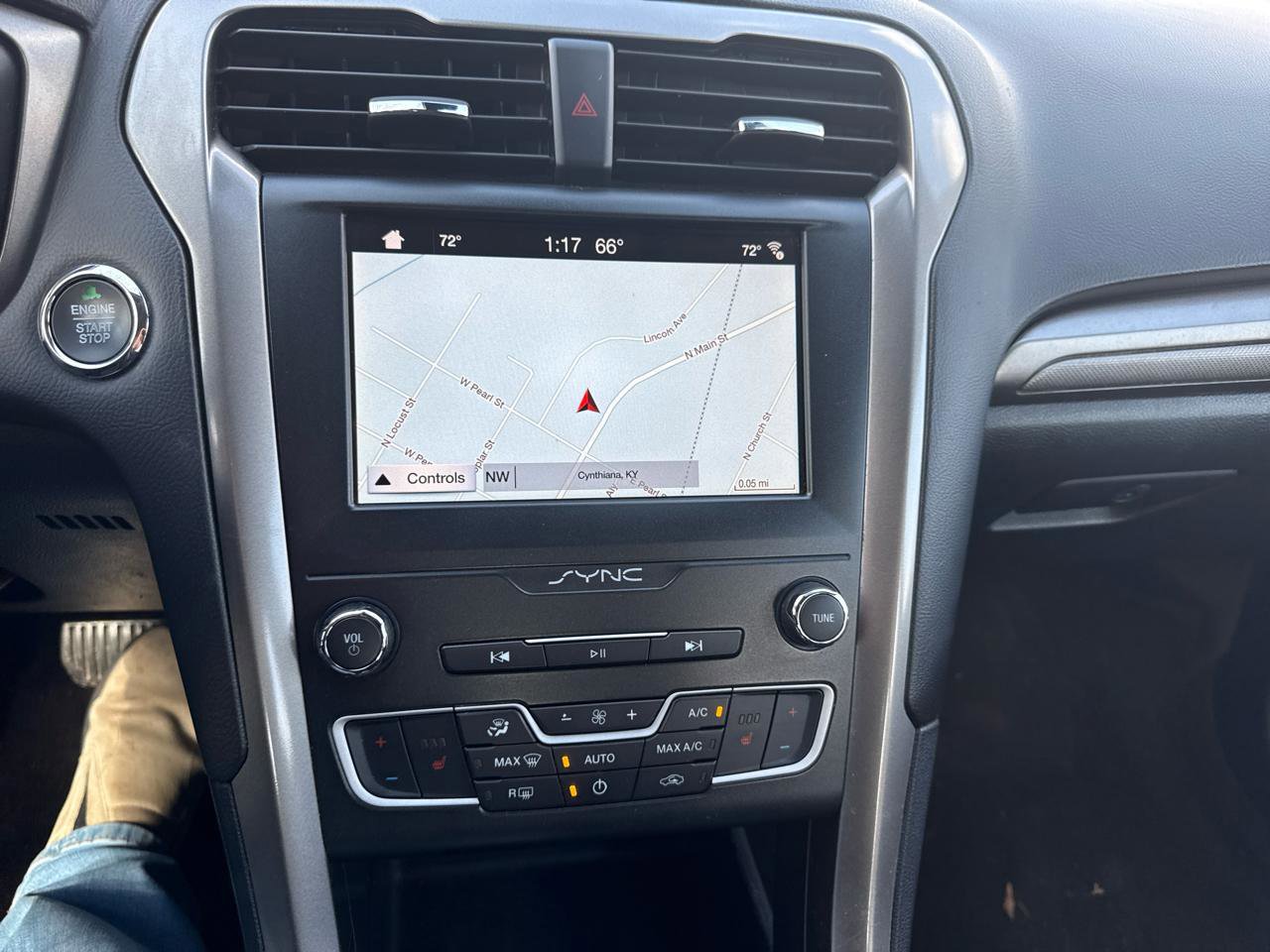 Used 2019 Ford Fusion SE image 11