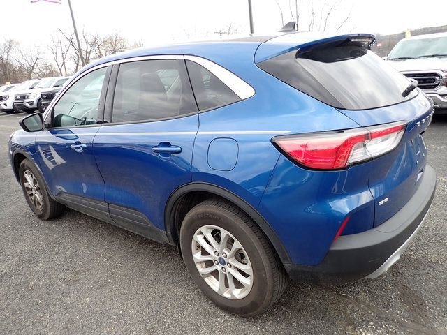 Used 2022 Ford Escape SE w/ Cold Weather Package image 3