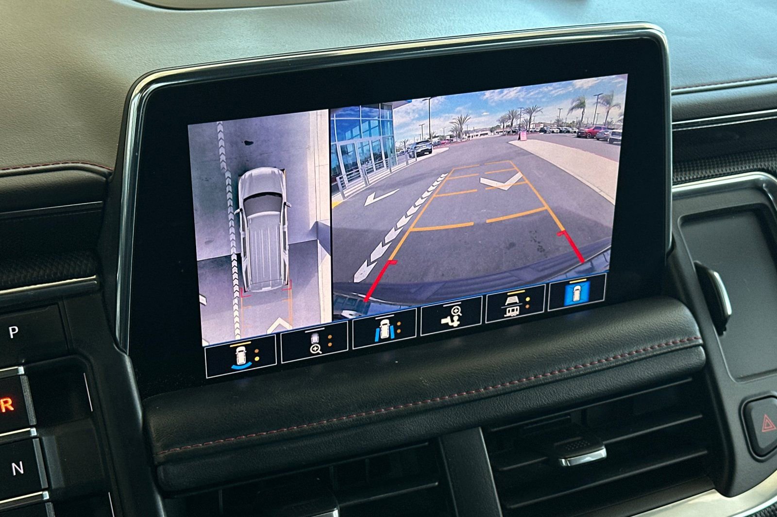 Used 2021 Chevrolet Tahoe RST w/ Luxury Package RWD image 29