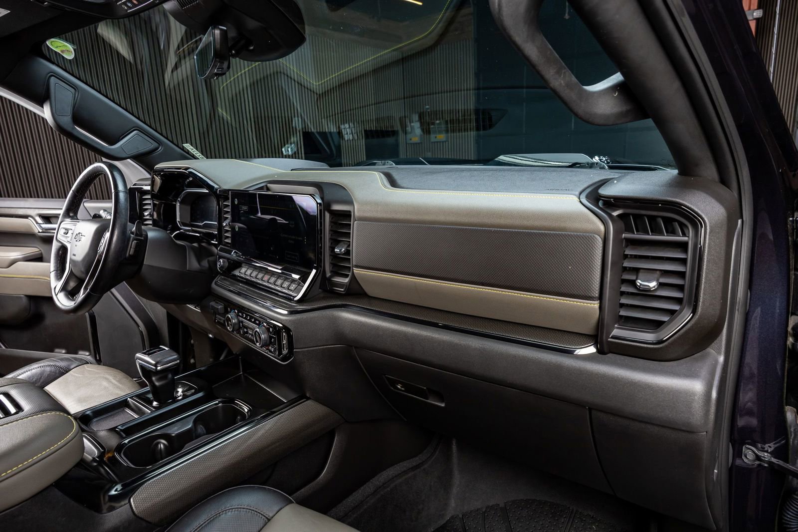 Used 2022 Chevrolet Silverado 1500 ZR2 w/ Technology Package image 18