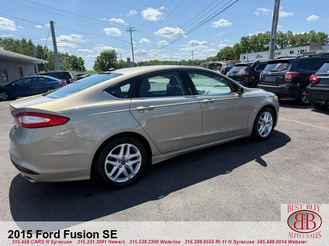 Used 2015 Ford Fusion SE FWD image 3