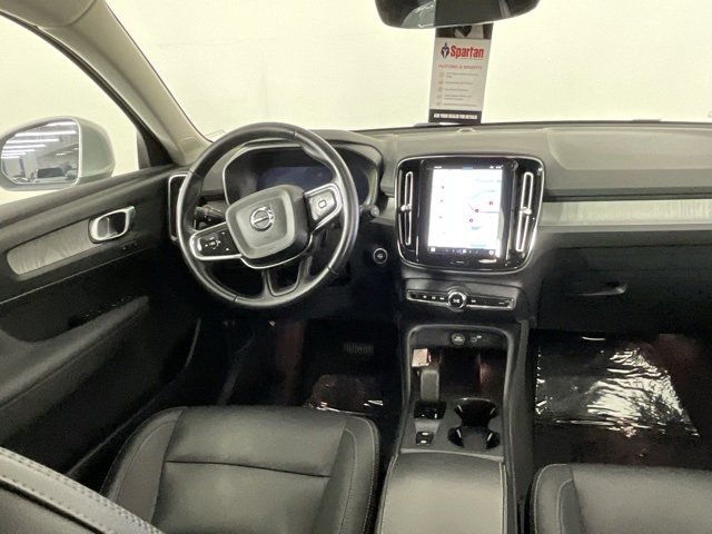 Used 2024 Volvo XC40 B5 Core image 12