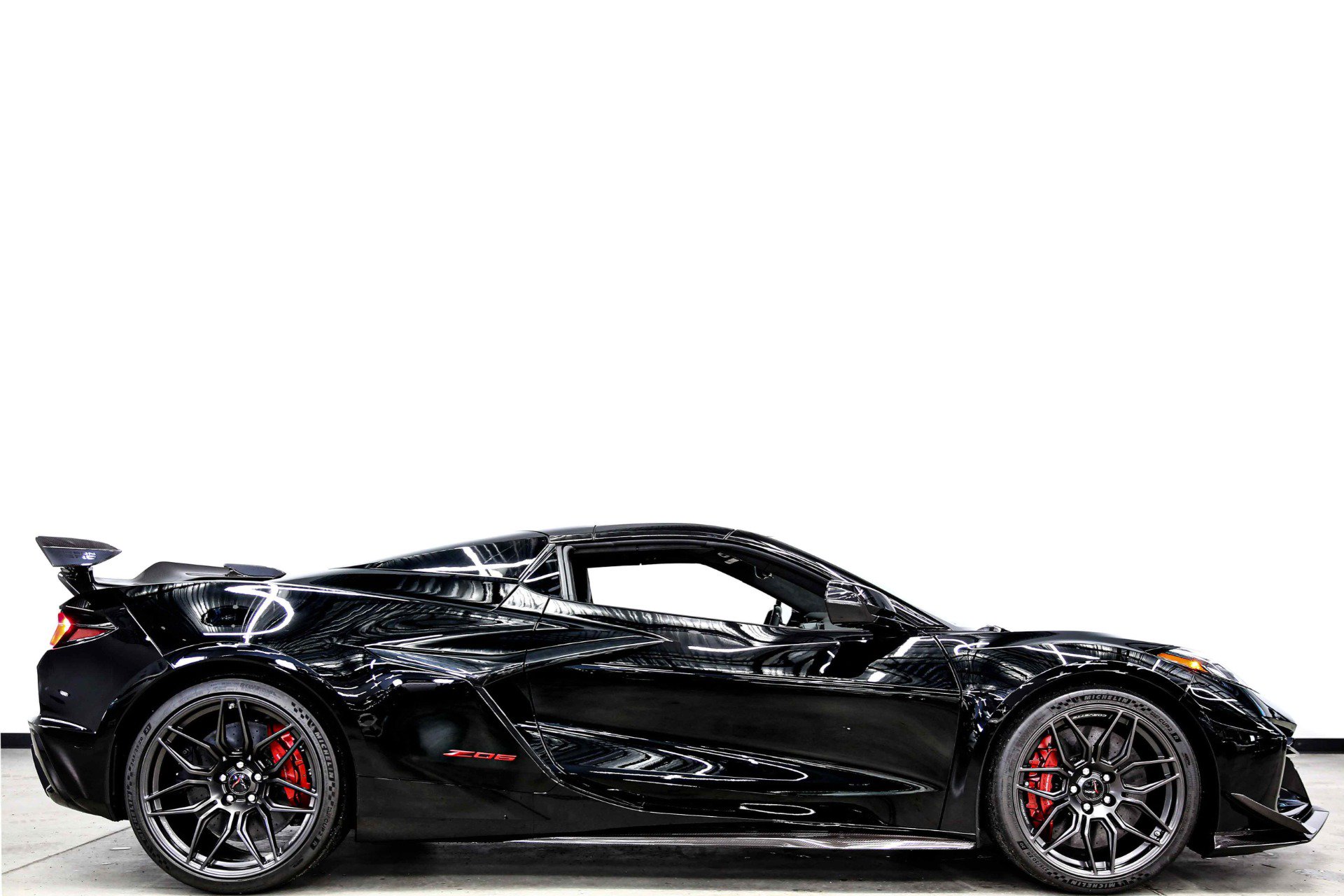 Used 2024 Chevrolet Corvette Z06 w/ Z07 Performance Package RWD image 2