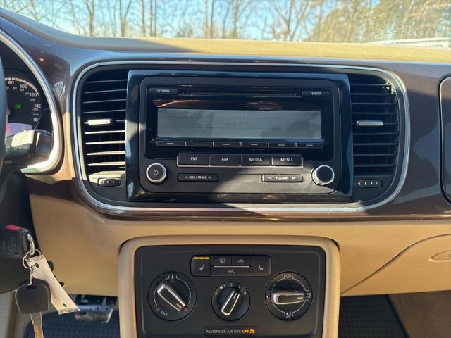 Used 2013 Volkswagen Beetle 2.5 70's Edition image 15