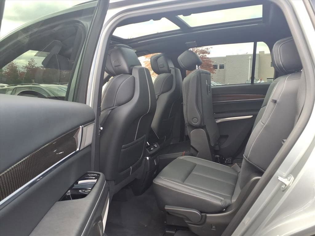 Used 2026 Cadillac Vistiq Sport w/ LPO, Floor Liner Package image 24