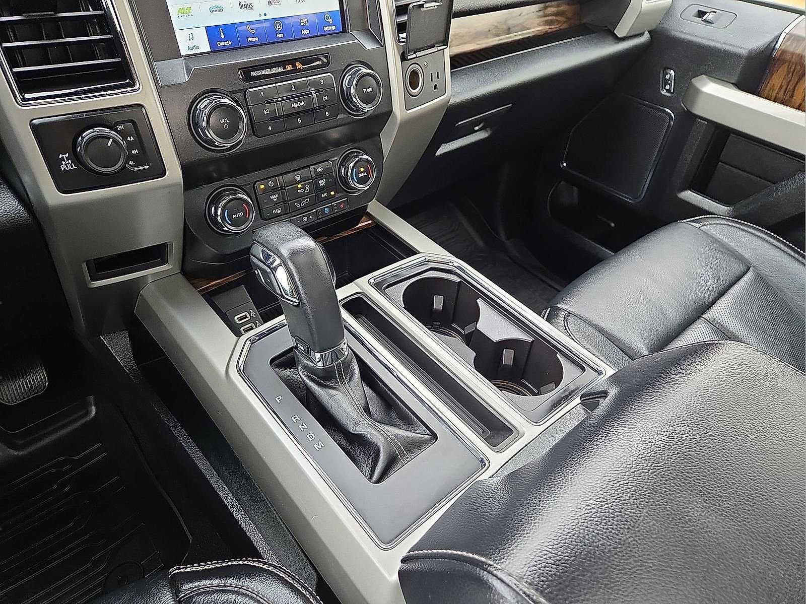 Certified 2019 Ford F150 Lariat image 25