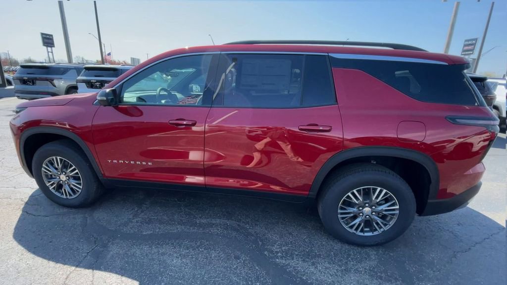 New 2026 Chevrolet Traverse LT w/ Driver Confidence Package AWD/4WD image 7