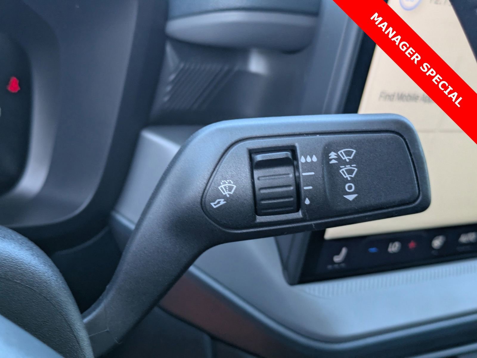 New 2025 Ford Maverick XLT w/ XLT Luxury Package image 29