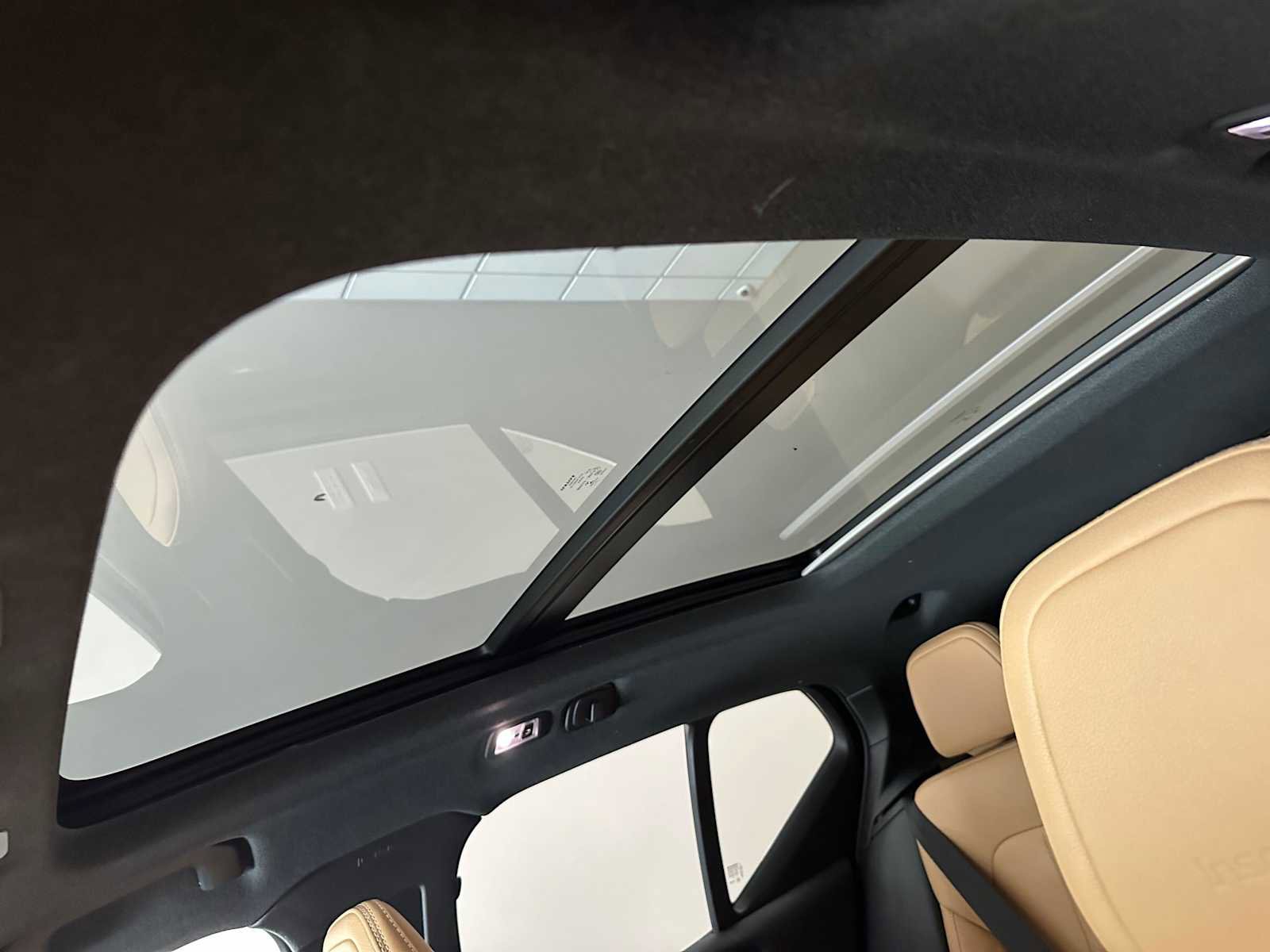 Used 2020 Volvo XC40 T5 Inscription w/ Protection Package Premier image 21