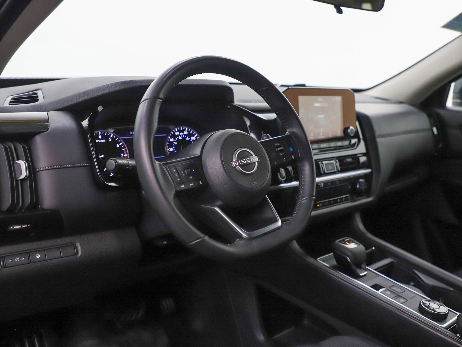 Used 2024 Nissan Pathfinder SV image 17