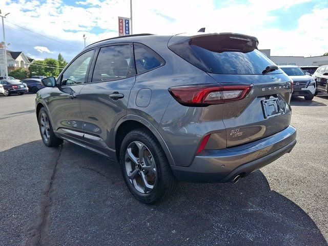 Used 2023 Ford Escape ST-Line w/ Tech Pack #1 AWD/4WD image 4