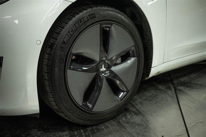 Used 2018 Tesla Model 3 Long Range image 3