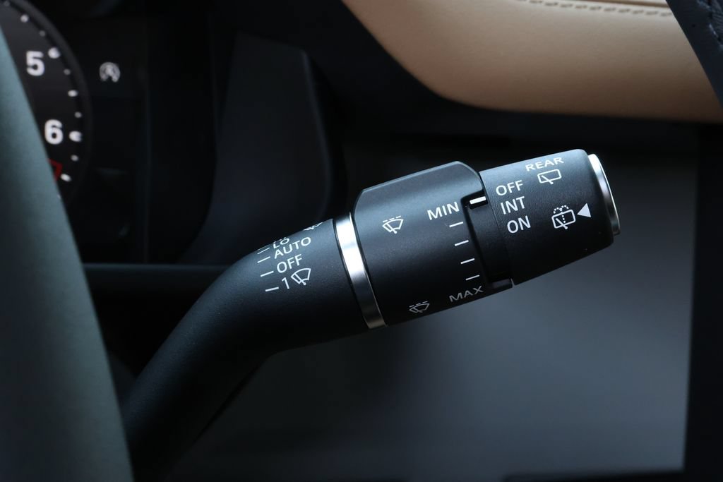 New 2026 Land Rover Defender 110 X-Dynamic SE AWD/4WD image 25