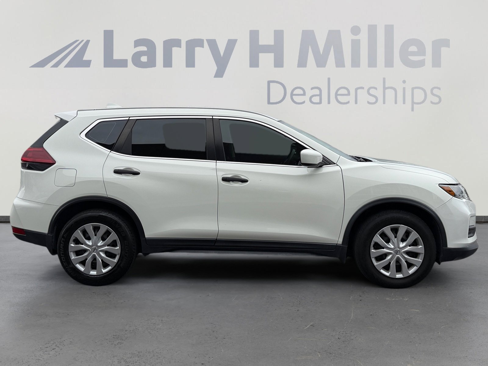 Used 2019 Nissan Rogue S image 6
