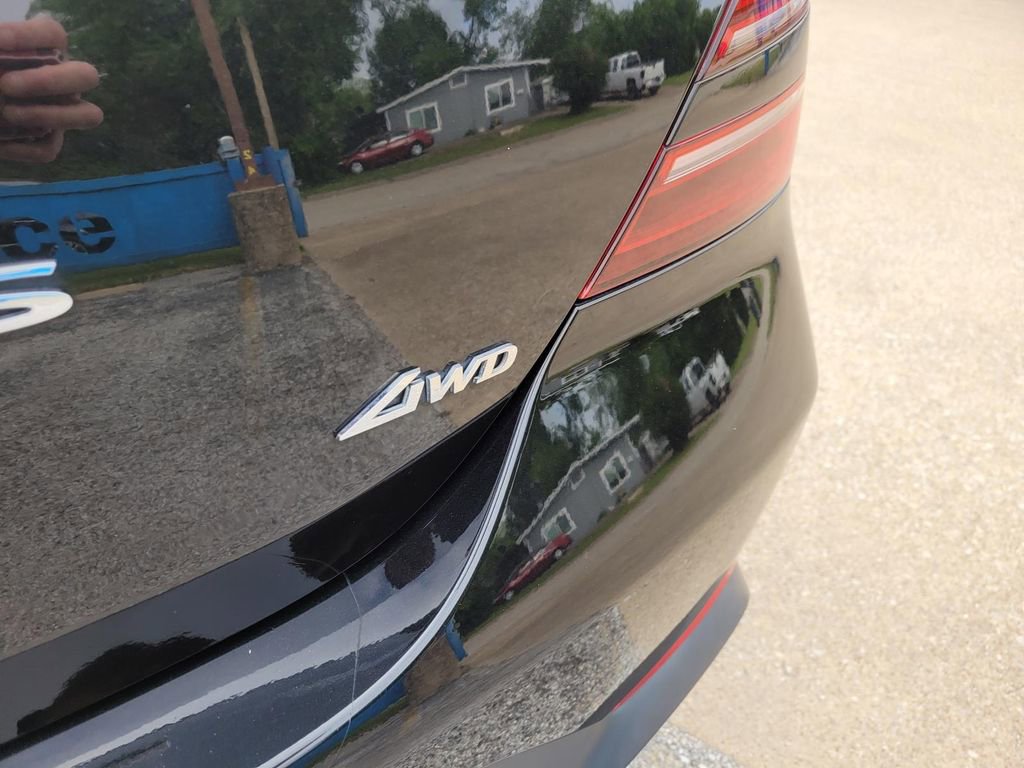 Used 2022 Genesis G70 2.0T image 12