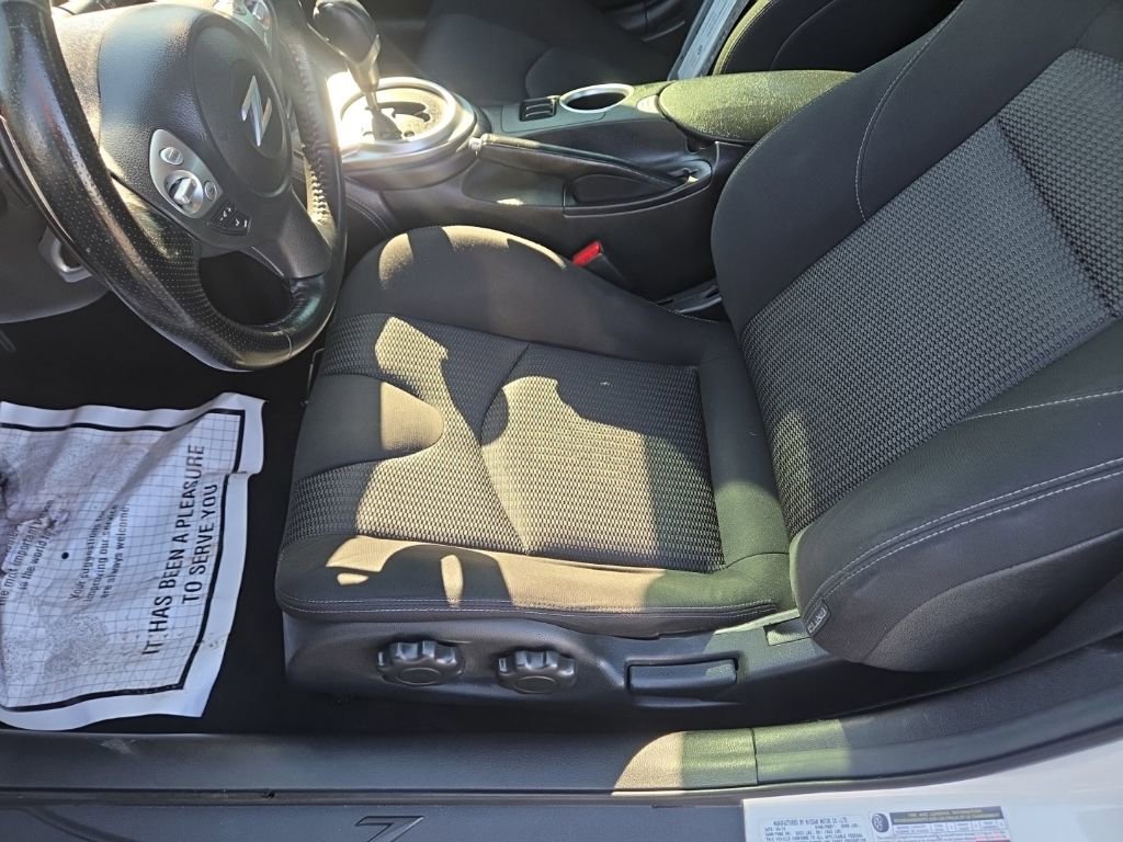 Used 2016 Nissan 370Z w/ Sport Package image 17