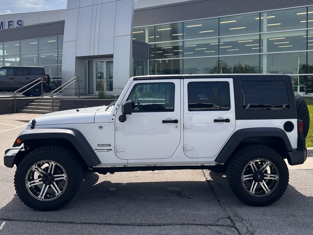 Used 2018 Jeep Wrangler Unlimited Sport w/ Connectivity Group AWD/4WD image 3