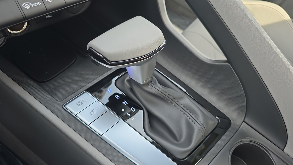 New 2026 Hyundai Elantra Sport FWD image 16