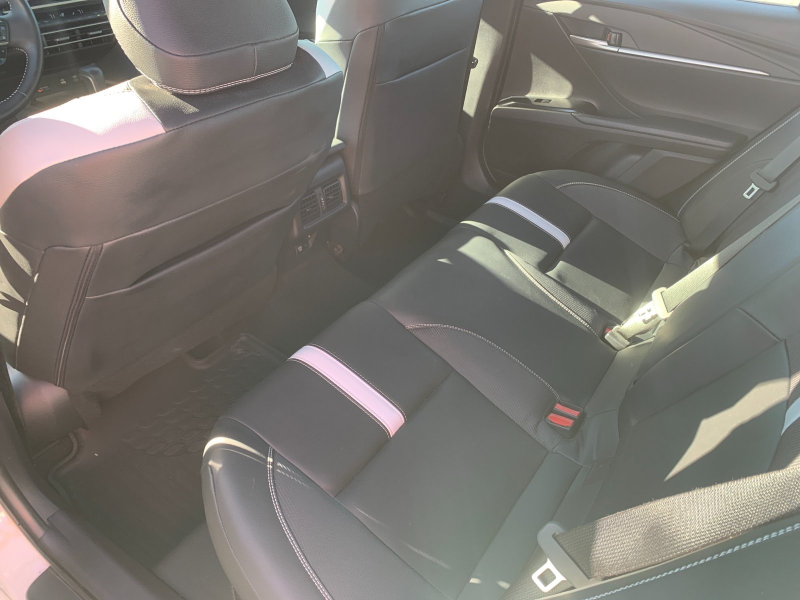 Used 2025 Toyota Camry SE w/ Convenience Package FWD image 15