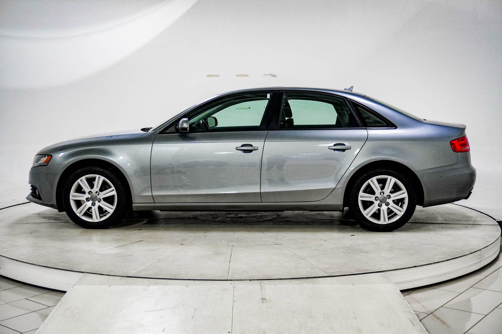 Used 2010 Audi A4 2.0T Premium image 4
