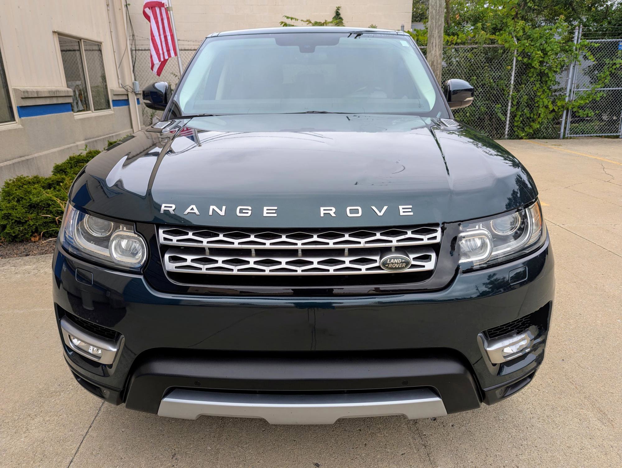 Used 2015 Land Rover Range Rover Sport HSE image 2