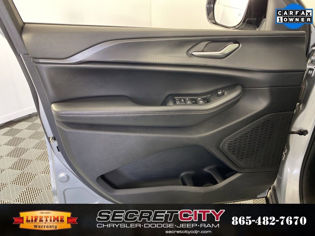 Used 2024 Jeep Grand Cherokee Altitude image 12