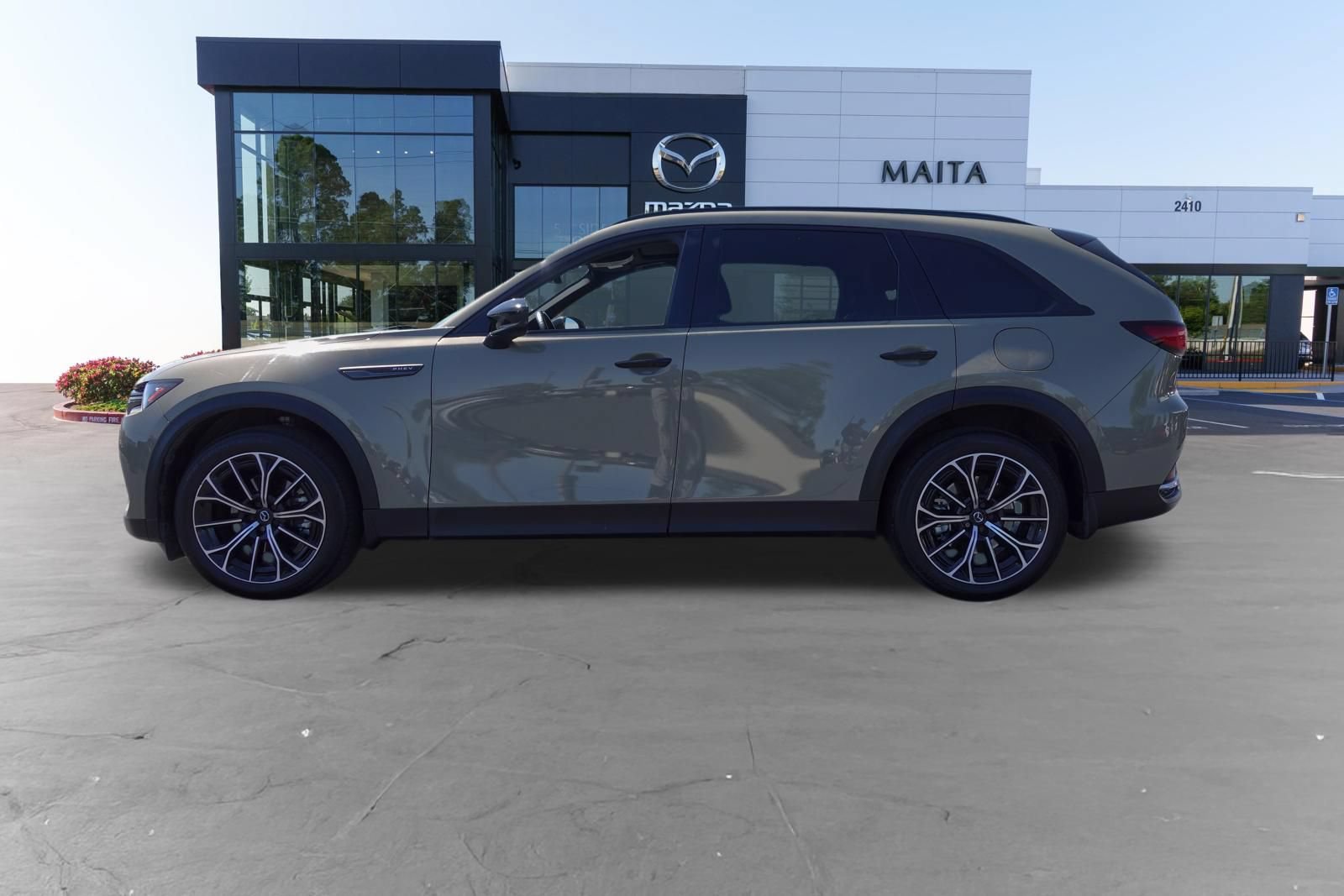 Certified 2025 MAZDA CX-70 Plug-In Hybrid w/ Premium Plus AWD/4WD image 8