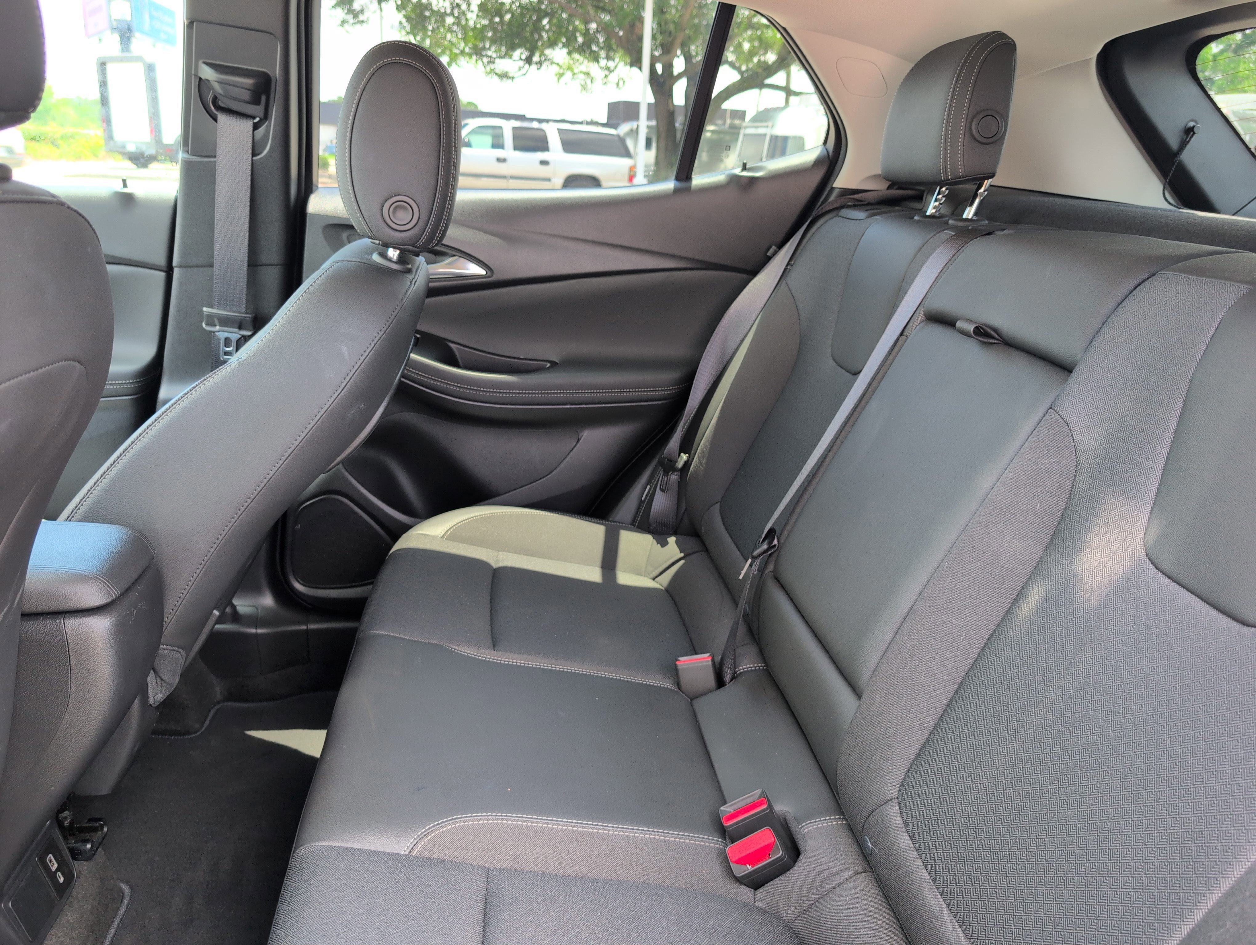 Used 2023 Buick Encore GX Select w/ Sport Touring Package FWD image 31