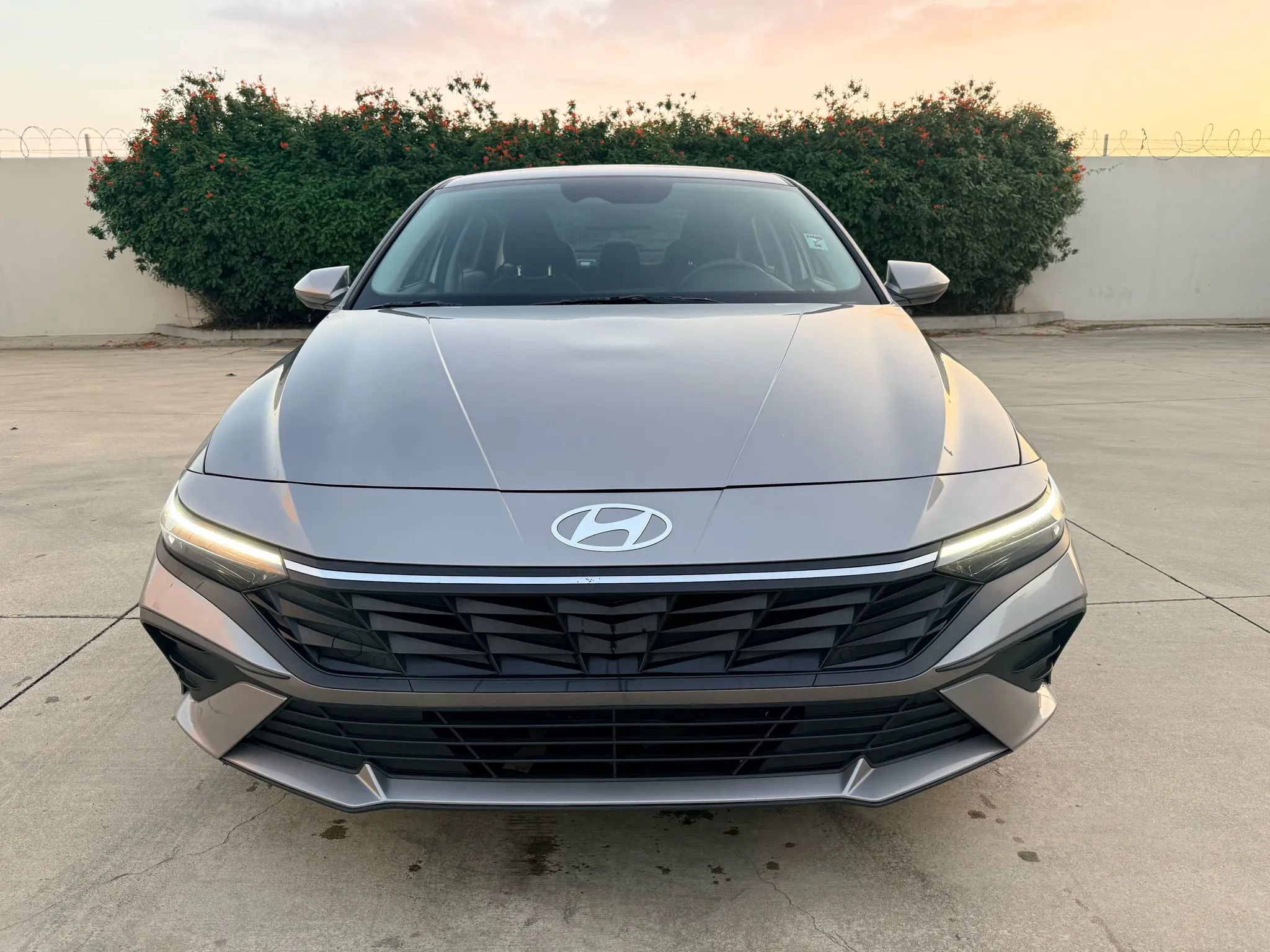 Used 2024 Hyundai Elantra SE image 2