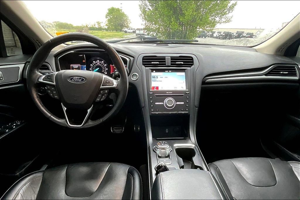 Used 2018 Ford Fusion Titanium image 12