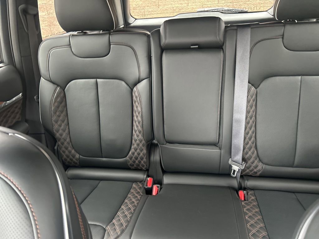 New 2025 Jeep Grand Cherokee Summit image 24