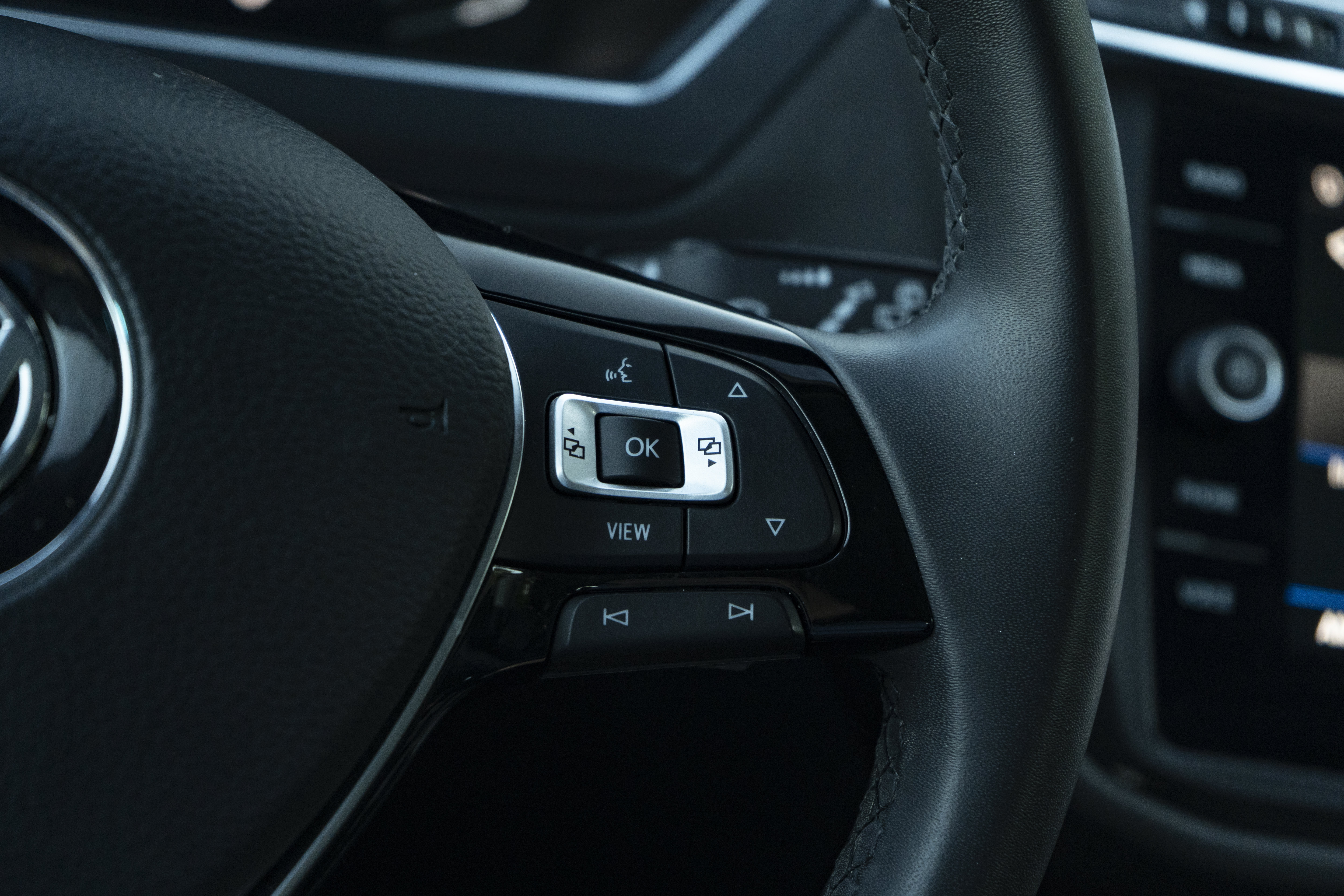 Certified 2020 Volkswagen Tiguan SEL FWD image 21