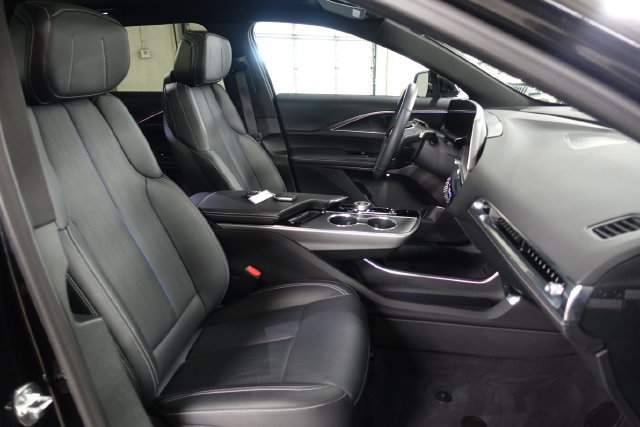 Used 2025 Cadillac Lyriq Luxury w/ LPO, Floor Liner Package AWD/4WD image 27