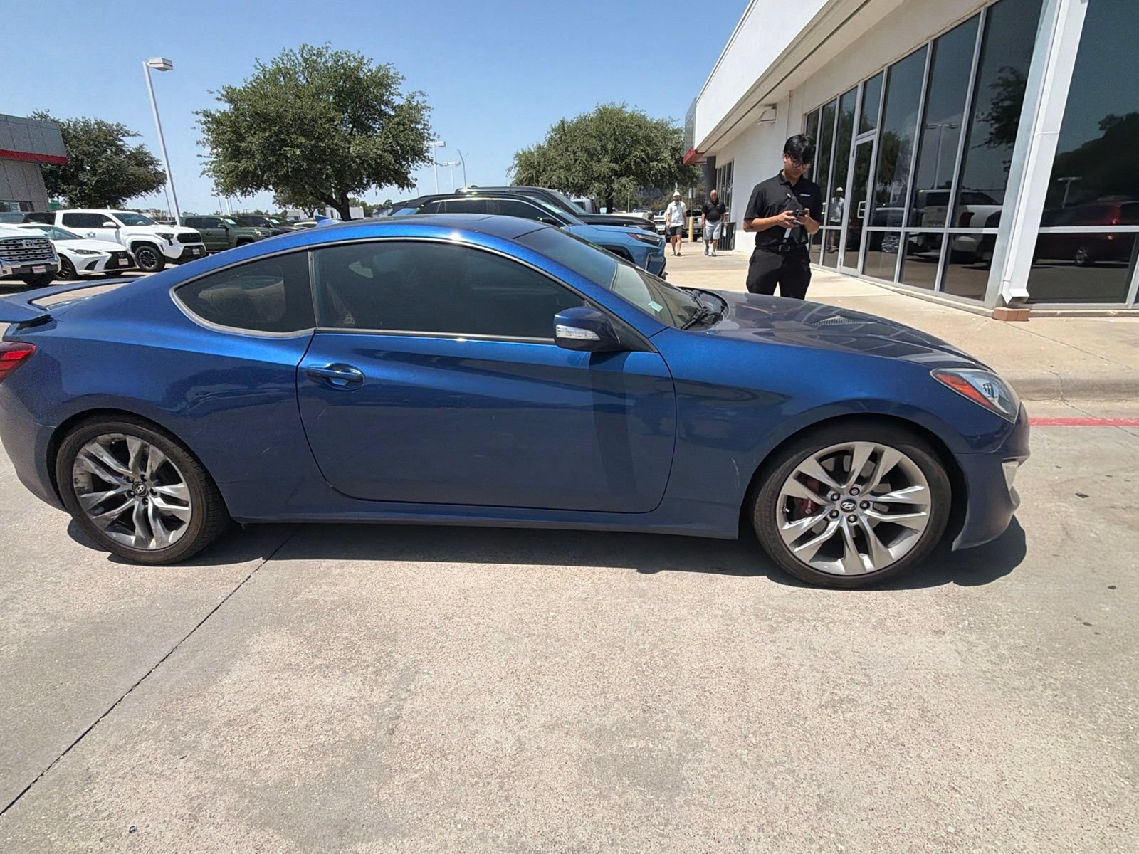 Used 2016 Hyundai Genesis Coupe 3.8 RWD image 6