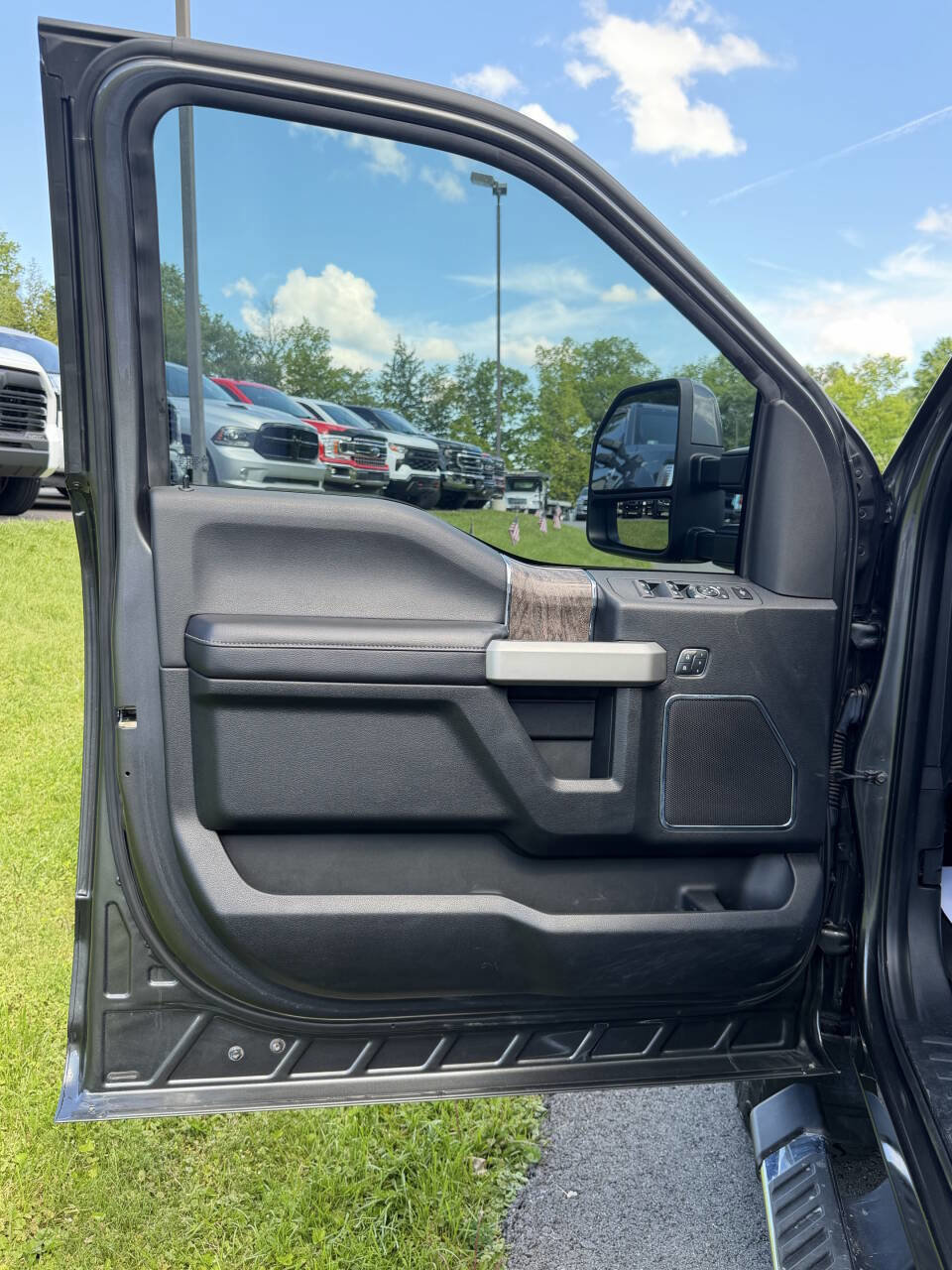 Used 2017 Ford F250 Lariat w/ Lariat Ultimate Package AWD/4WD image 31