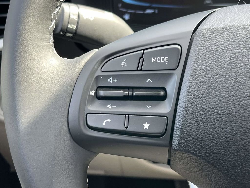 New 2026 Hyundai Venue SEL FWD image 17