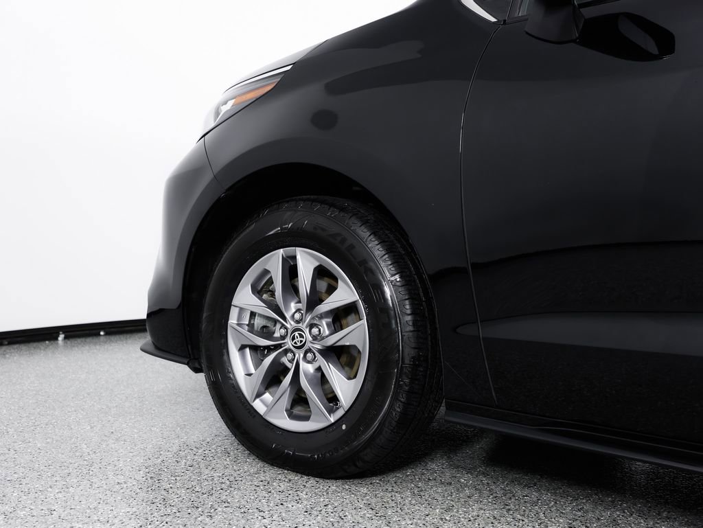 Used 2023 Toyota Sienna LE AWD/4WD image 6